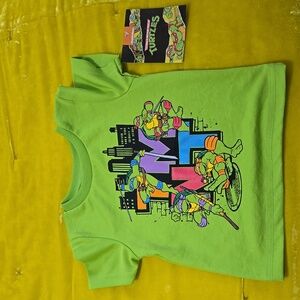 Ninga Turtles t-shirt.